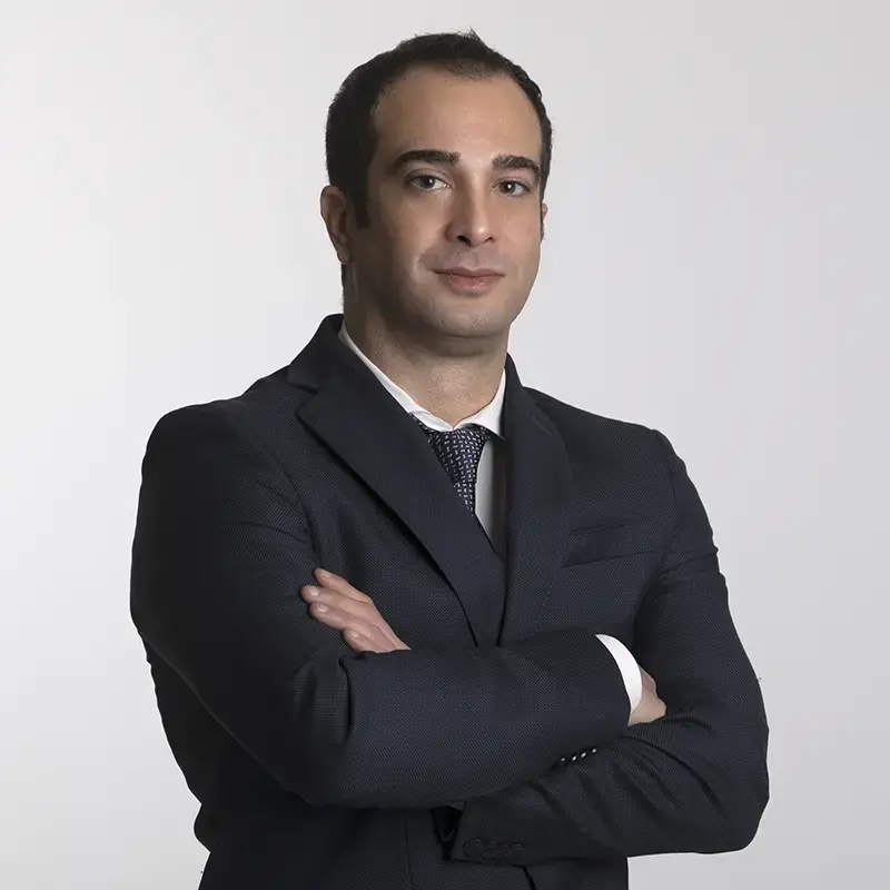 Ritratto executive uomo cravatta corporate per LinkedIn Milano, fotografo Giovanni Miele
